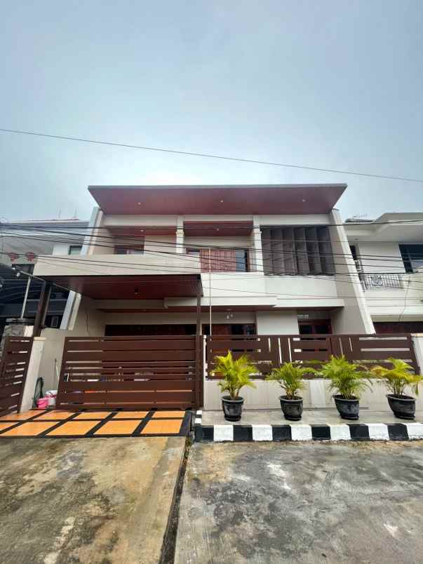 dijual rumah dharmahusada indah
