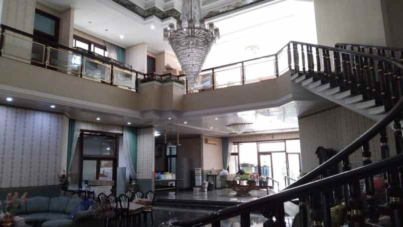 dijual rumah dharmahusada indah