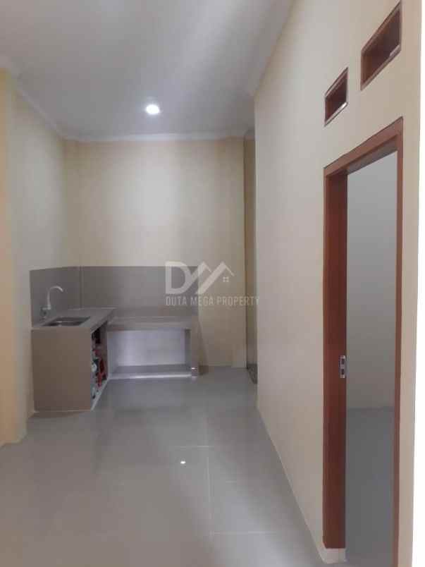 dijual rumah di cipondoh