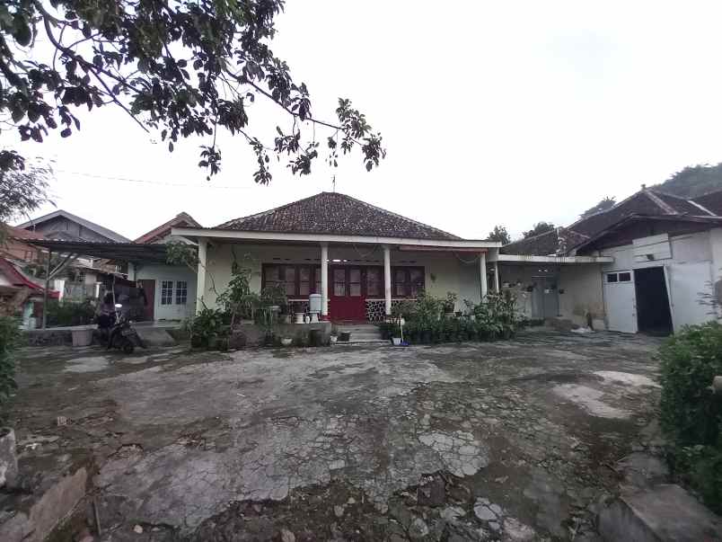 dijual rumah di kawasan vila kota batu