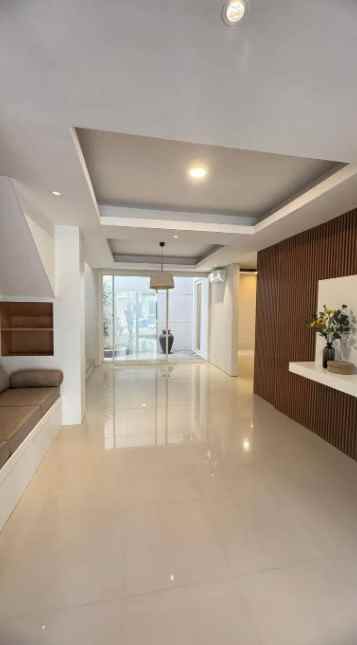 dijual rumah dian istana