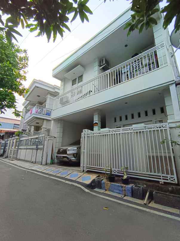 dijual rumah duren sawit