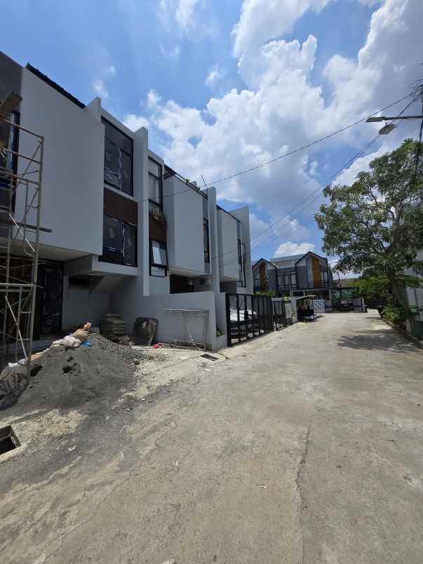 dijual rumah duren sawit jaktim