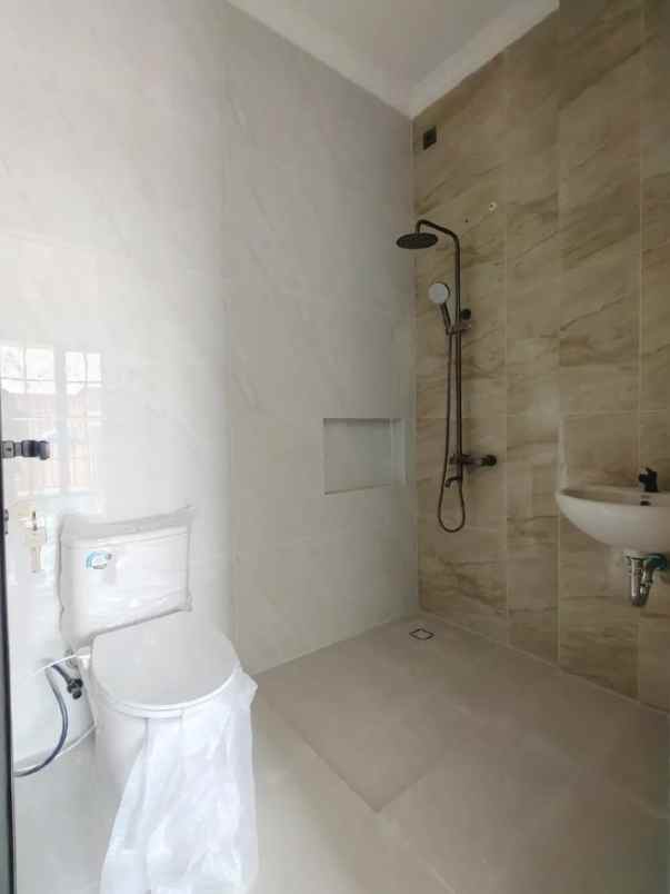 dijual rumah duren sawit jaktim