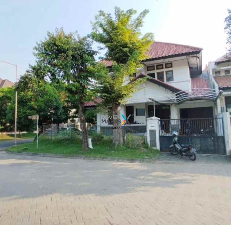 dijual rumah graha famili