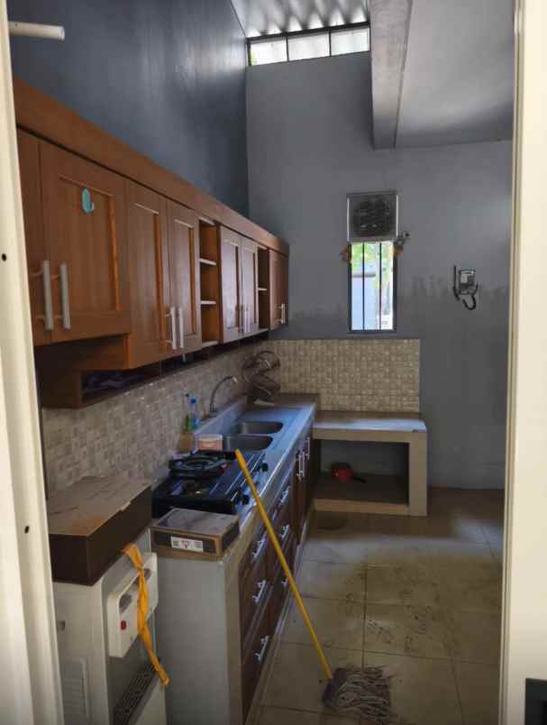 dijual rumah graha natura