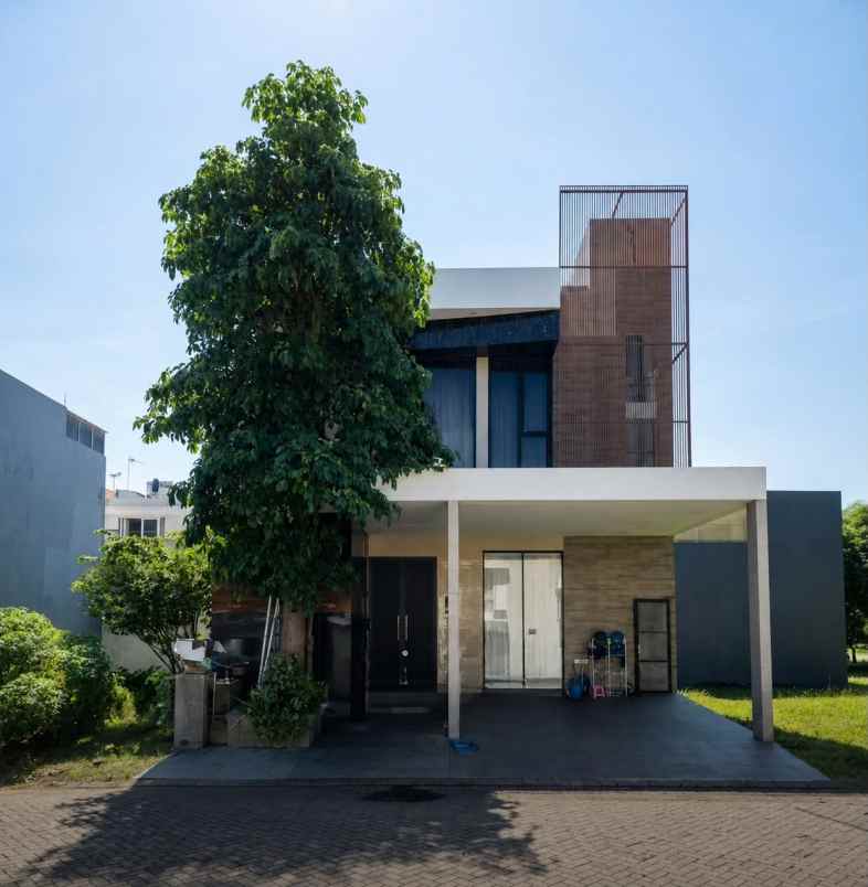 dijual rumah grand island pakuwon city