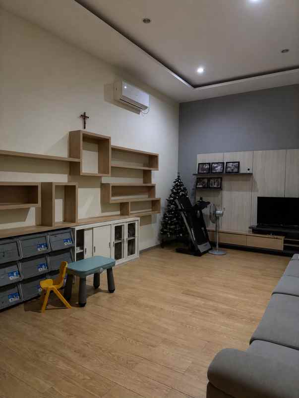 dijual rumah grand island pakuwon city