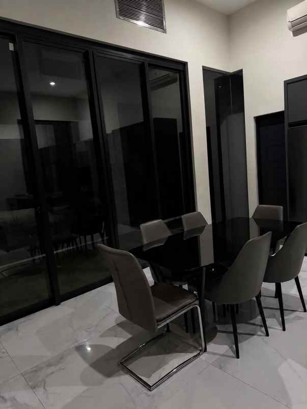 dijual rumah grand island pakuwon city
