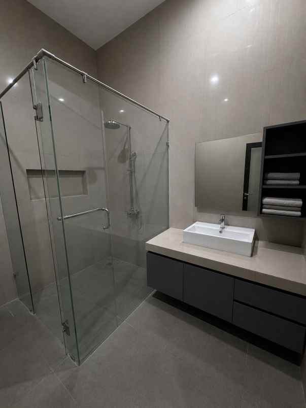 dijual rumah grand island pakuwon city