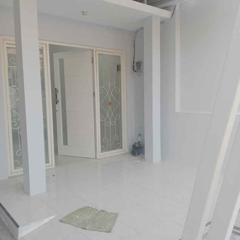 dijual rumah green lake wonorejo