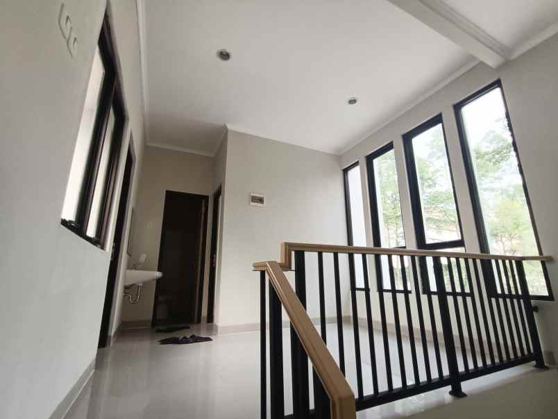 dijual rumah hook metland transyogi