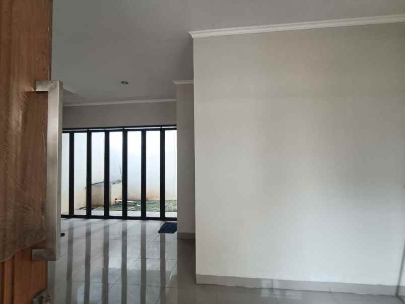 dijual rumah hook metland transyogi