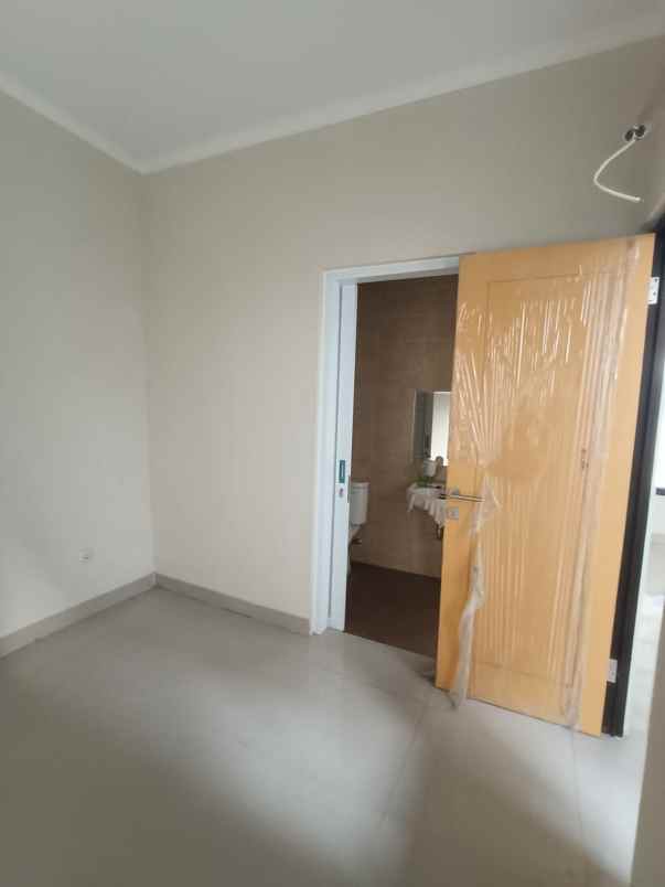 dijual rumah hook metland transyogi