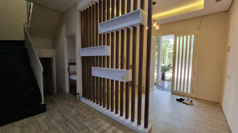 dijual rumah jalan alam hijau