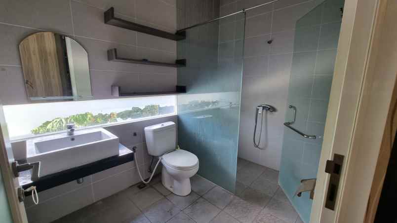 dijual rumah jalan alam hijau