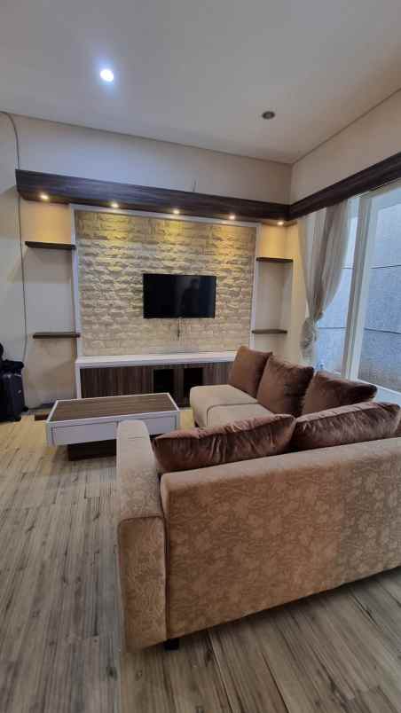 dijual rumah jalan alam hijau