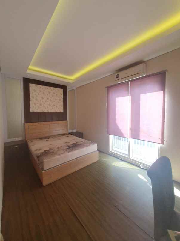 dijual rumah jalan alam hijau