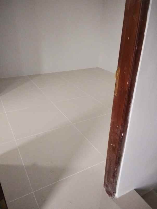 dijual rumah jalan grand pakuwon