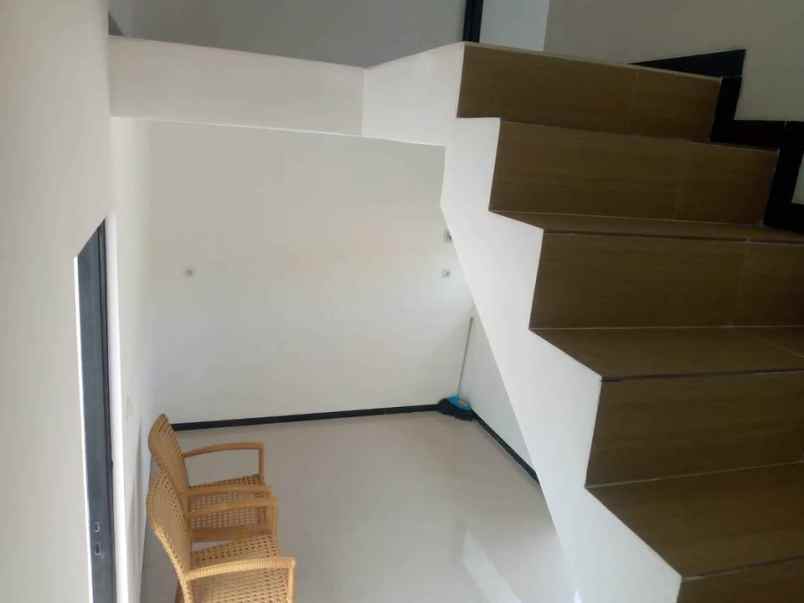 dijual rumah jalan gunung sari krajan