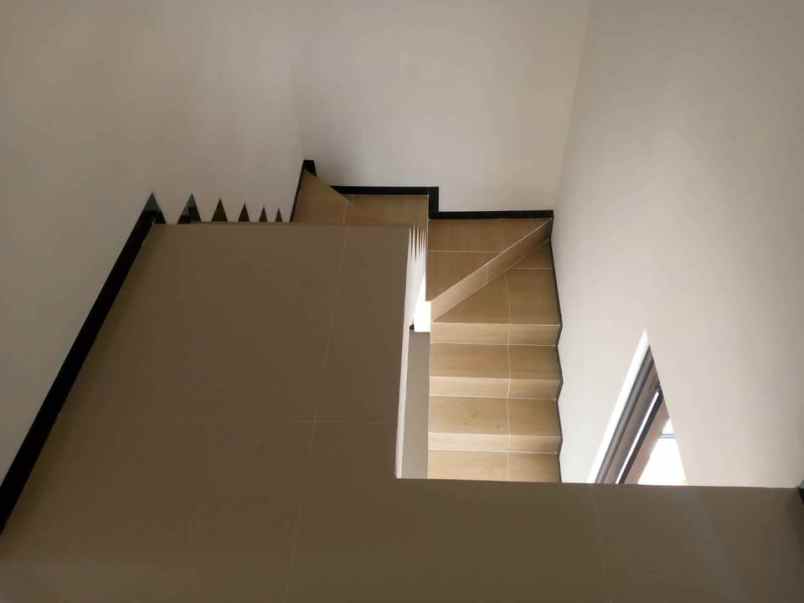 dijual rumah jalan gunung sari krajan