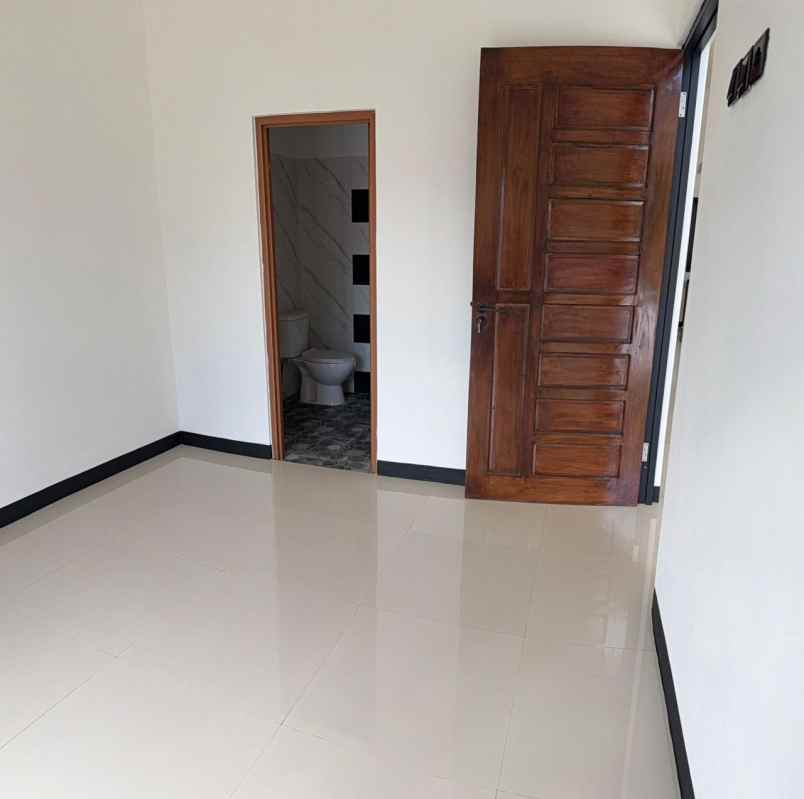 dijual rumah jalan jeruk wage