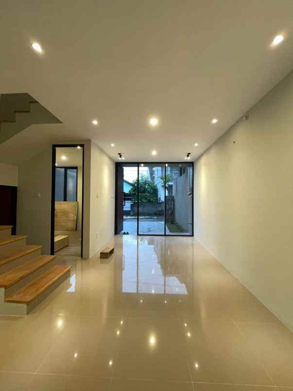 dijual rumah jalan kaliurang km 8