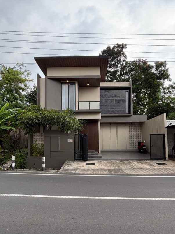 dijual rumah jalan kapten haryadi