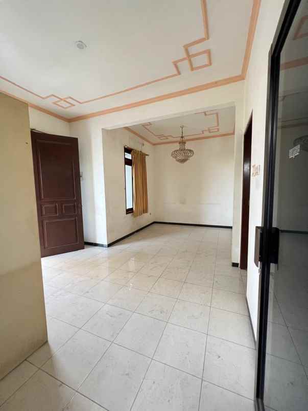 dijual rumah jalan lebak indah regency