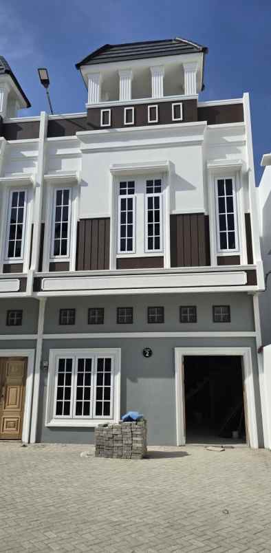 dijual rumah jalan menteng 2 denai