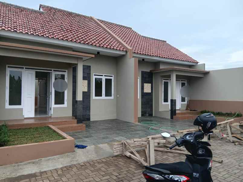 dijual rumah jalan permana