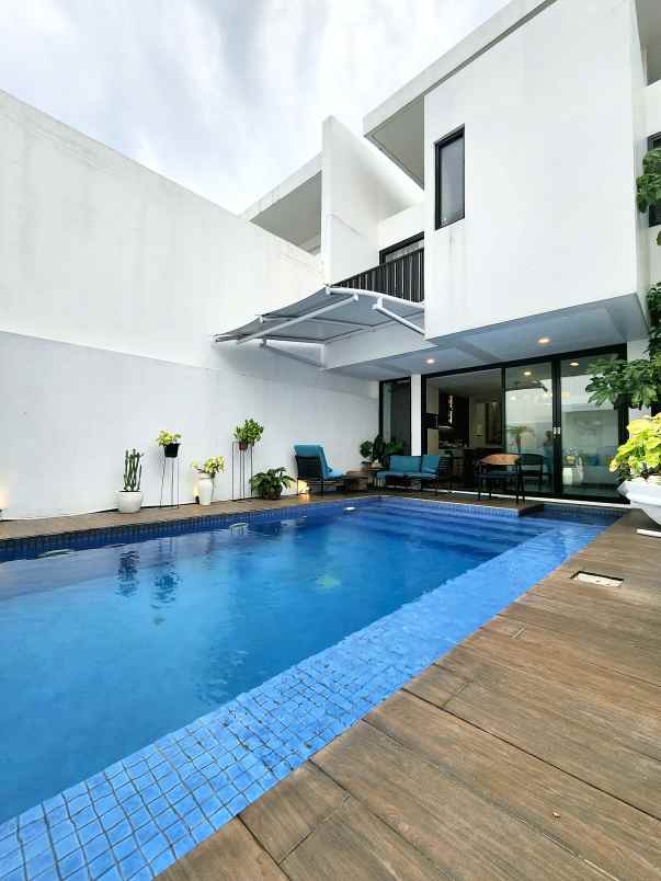 dijual rumah jalan raya kebayoran lama