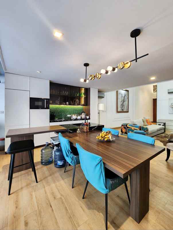 dijual rumah jalan raya kebayoran lama