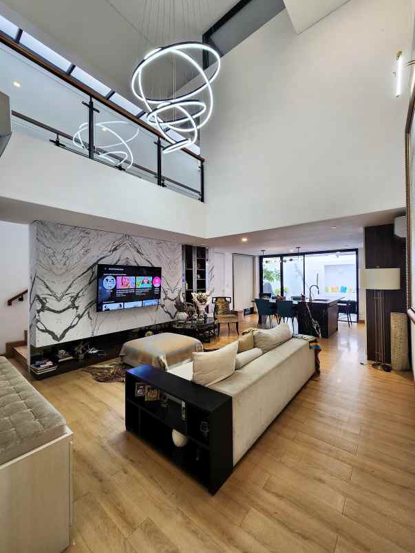 dijual rumah jalan raya kebayoran lama