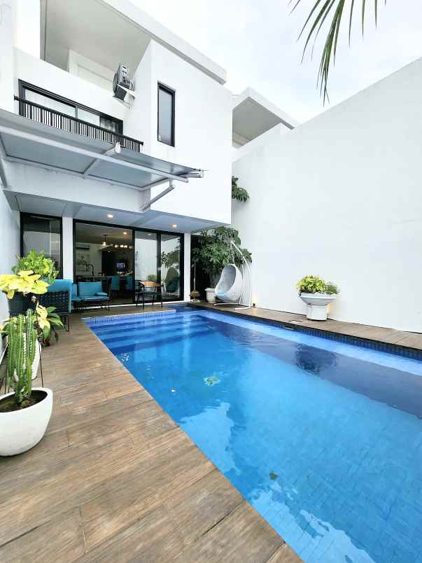 dijual rumah jalan raya kebayoran lama