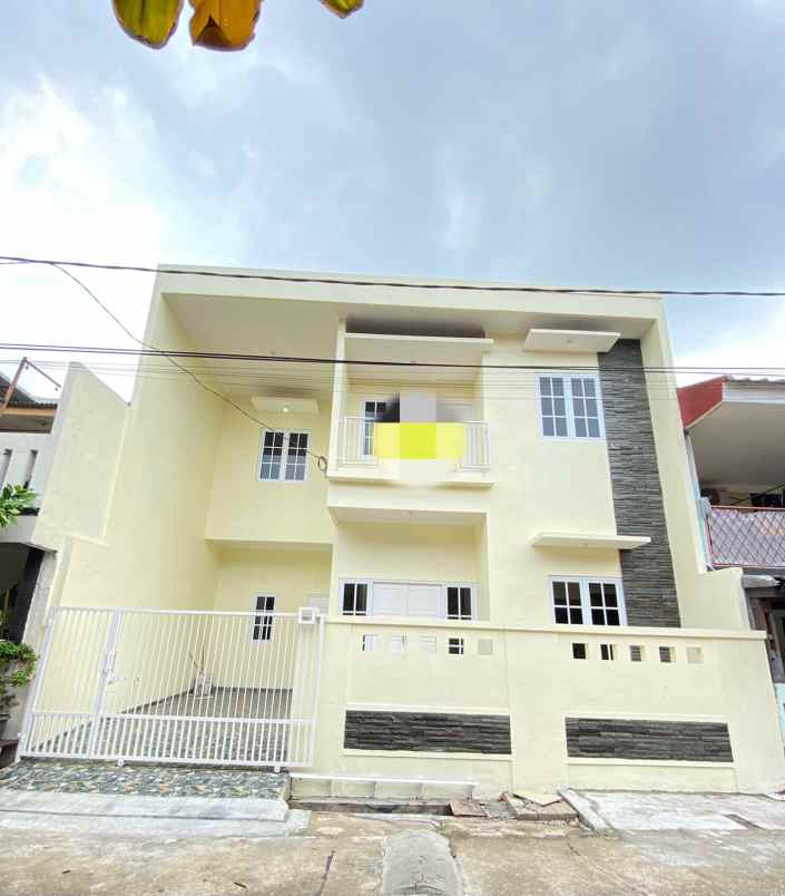 dijual rumah jalan raya komsen no 12