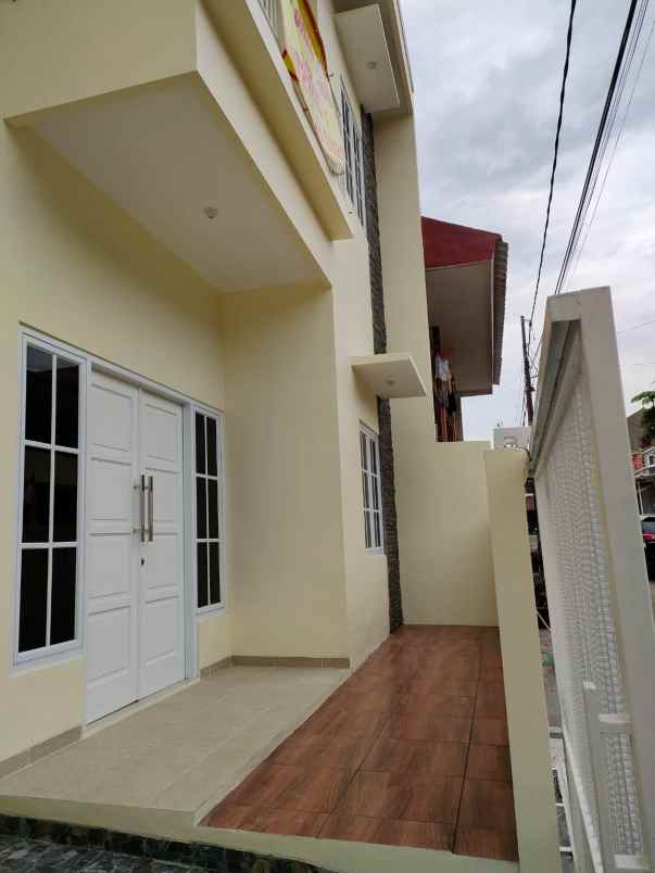 dijual rumah jalan raya komsen no 12