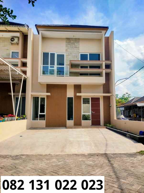 dijual rumah jalan raya pasirian lumajang