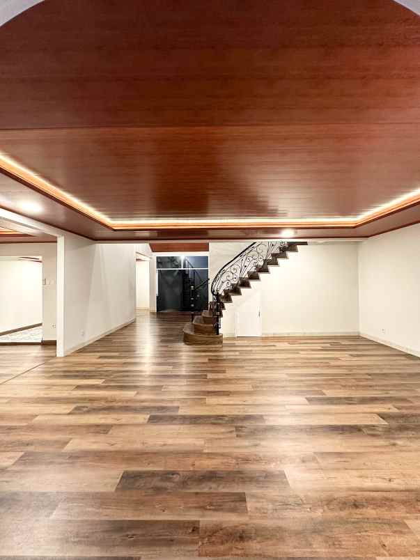 dijual rumah jalan raya pondok indah