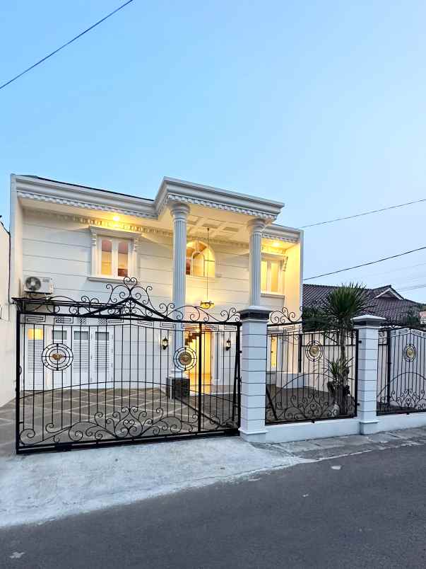 dijual rumah jalan raya pondok indah