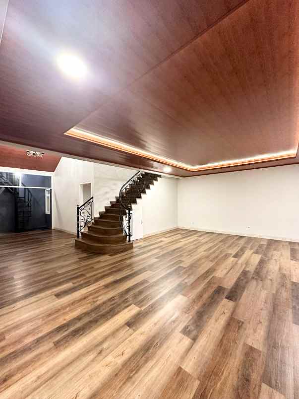 dijual rumah jalan raya pondok indah