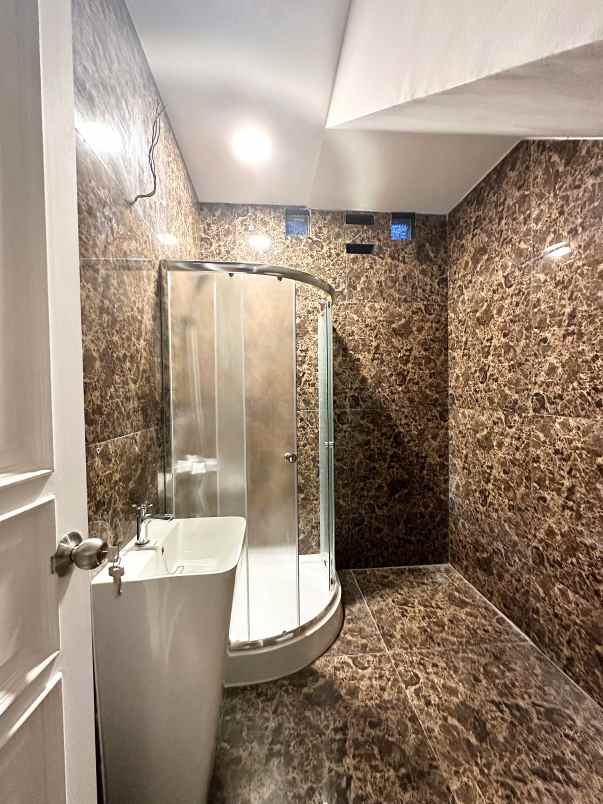 dijual rumah jalan raya pondok indah