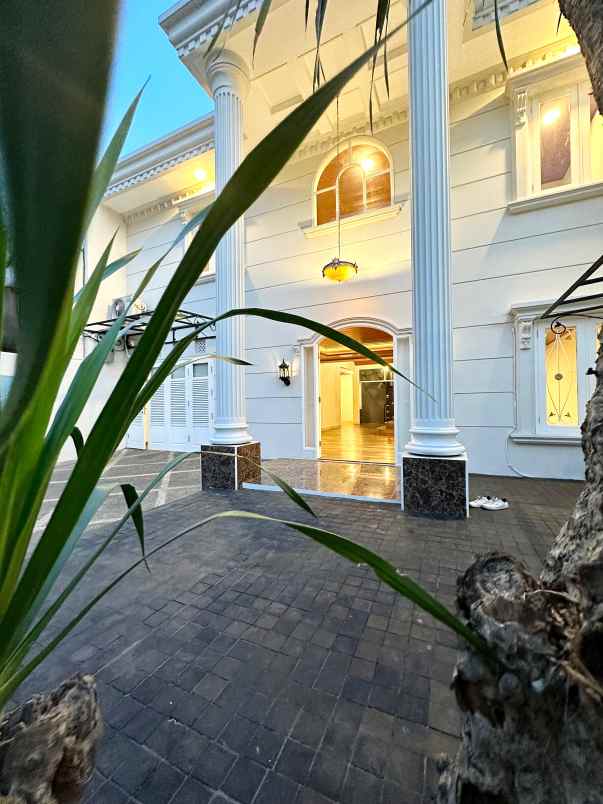 dijual rumah jalan raya pondok indah