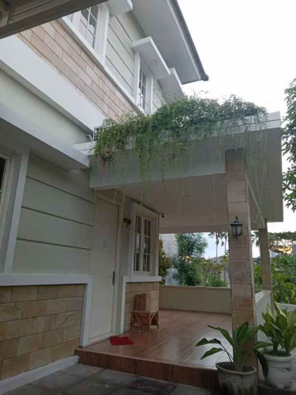 dijual rumah jalan royal residence