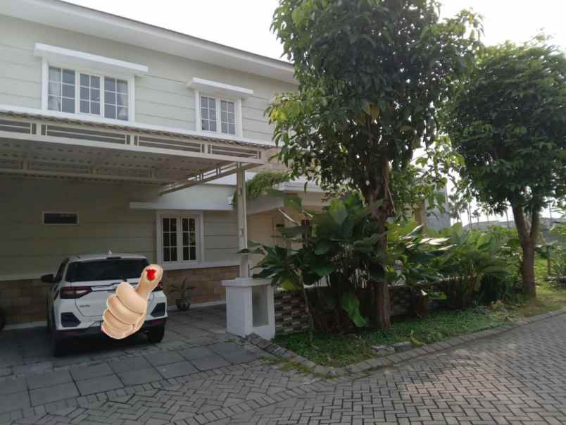 dijual rumah jalan royal residence