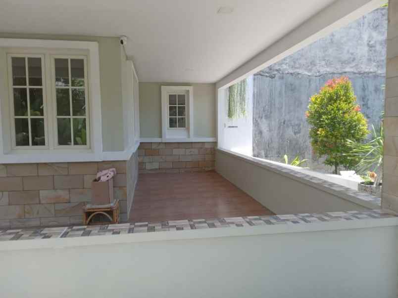 dijual rumah jalan royal residence