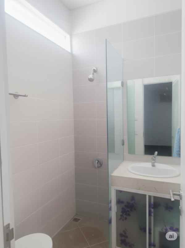 dijual rumah jalan royal residence