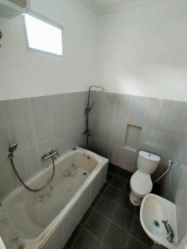 dijual rumah jatibening