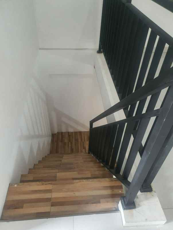 dijual rumah jaticempaka kec pondok