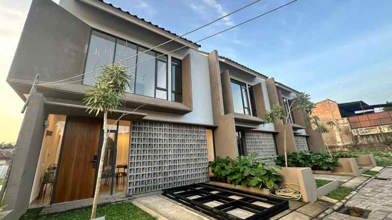 dijual rumah jl cemara raya
